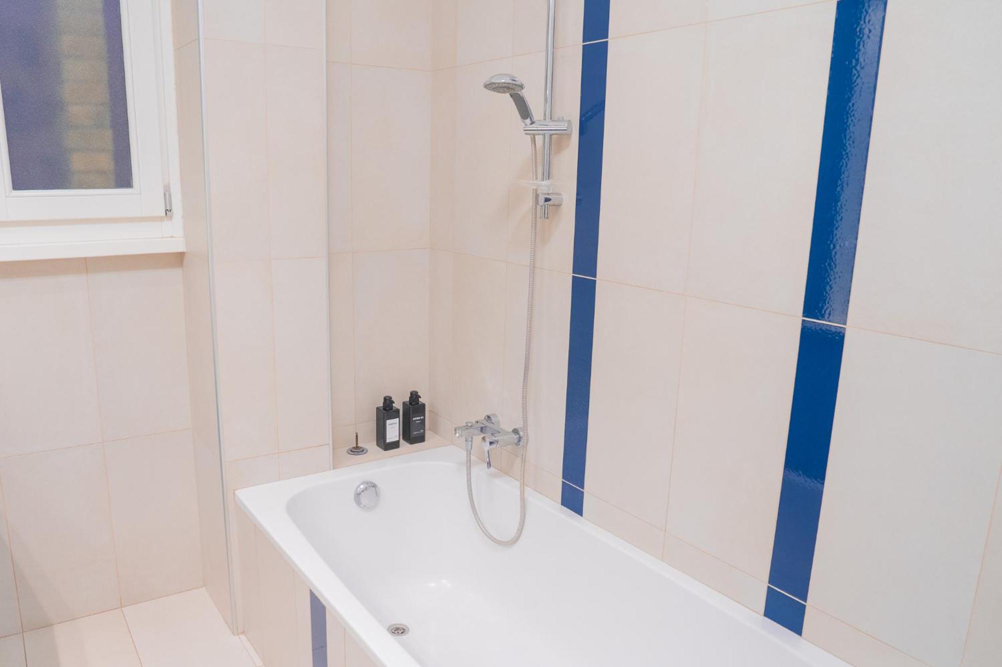 Sweet 3 Bedr - 3 Stops From Piramide Appartement Rome