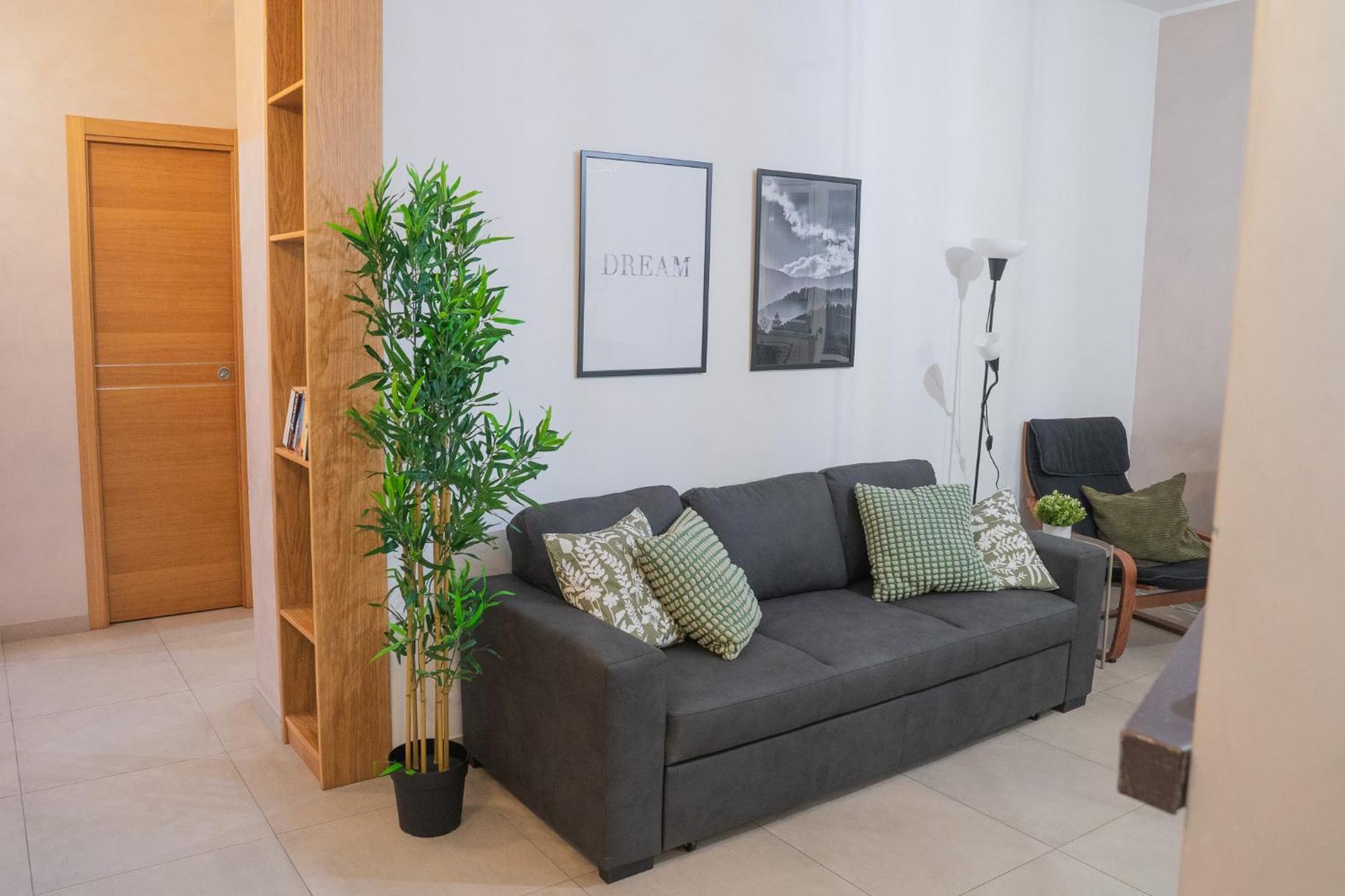 Sweet 3 Bedr - 3 Stops From Piramide Appartement *